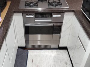 愛媛キッチン取付け隊　ガスオーブンの撤去　施工前